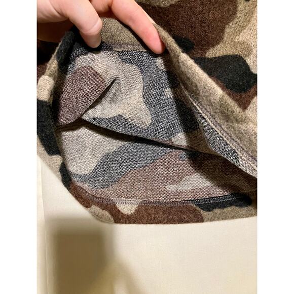 Ces Lemmes Bleu Salon and Spa Camo Gator Size Large. - Picture 4 of 5